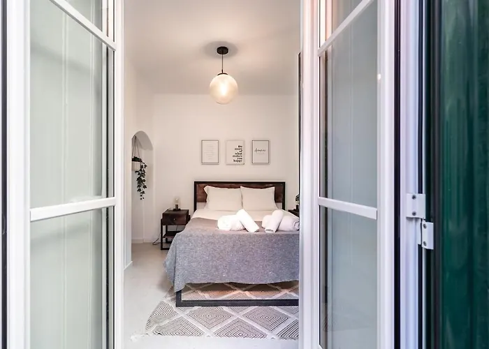 Apartman Lovely 2 Bed In The Heart Of With Ac By Lisbeyond *