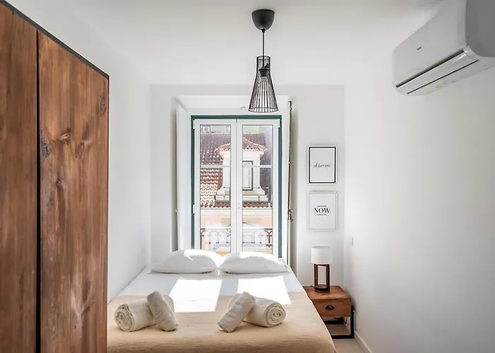 Lovely 2 Bed In The Heart Of With Ac By Lisbeyond Apartman