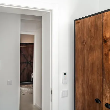 Lovely 2 Bed In The Heart Of With Ac Apartment