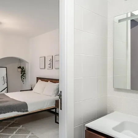 Appartamento Lovely 2 Bed In The Heart Of With Ac Lisbona