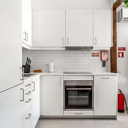 Lovely 2 Bed In The Heart Of With Ac By Lisbeyond * ליסבון
