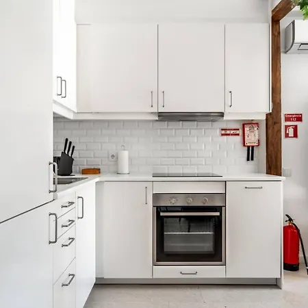 Lovely 2 Bed In The Heart Of With Ac By Lisbeyond * ליסבון