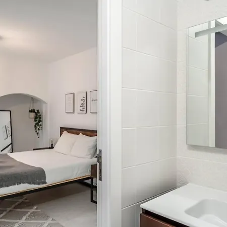 Apartman Lovely 2 Bed In The Heart Of With Ac By Lisbeyond