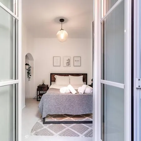 Appartement Lovely 2 Bed In The Heart Of With Ac By Lisbeyond *