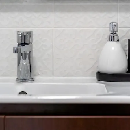 Lovely 2 Bed In The Heart Of With Ac By Lisbeyond * ליסבון