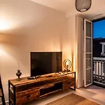 Lovely 2 Bed In The Heart Of With Ac By Lisbeyond *