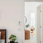 Lovely 2 Bed In The Heart Of With Ac By Lisbeyond *