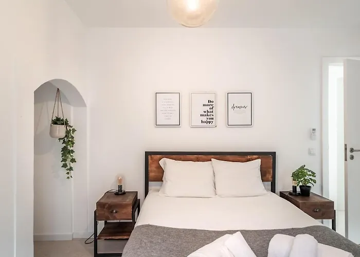 Lovely 2 Bed In The Heart Of With Ac By Lisbeyond