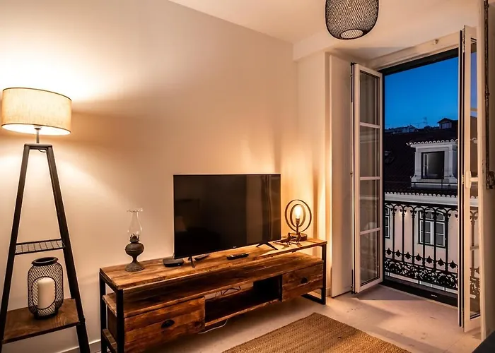 Lovely 2 Bed In The Heart Of With Ac By Lisbeyond *